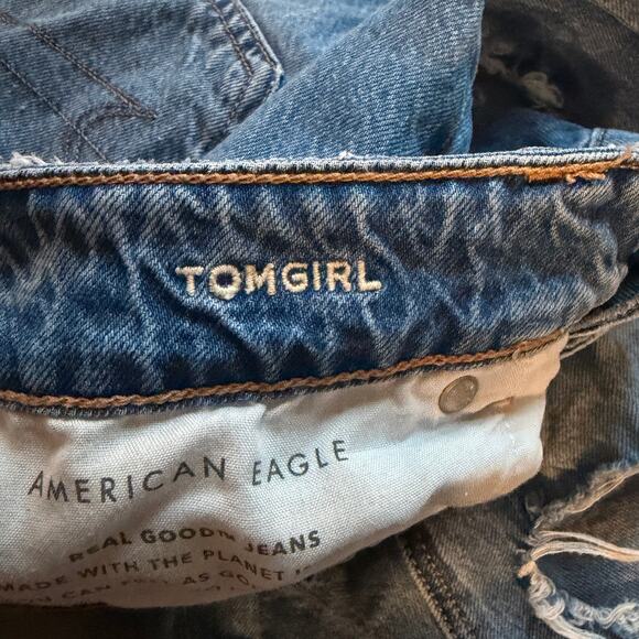 American Eagle Tomgirl Distressed Jeans Size 0 Short Medium Wash - Picture 9 of 10